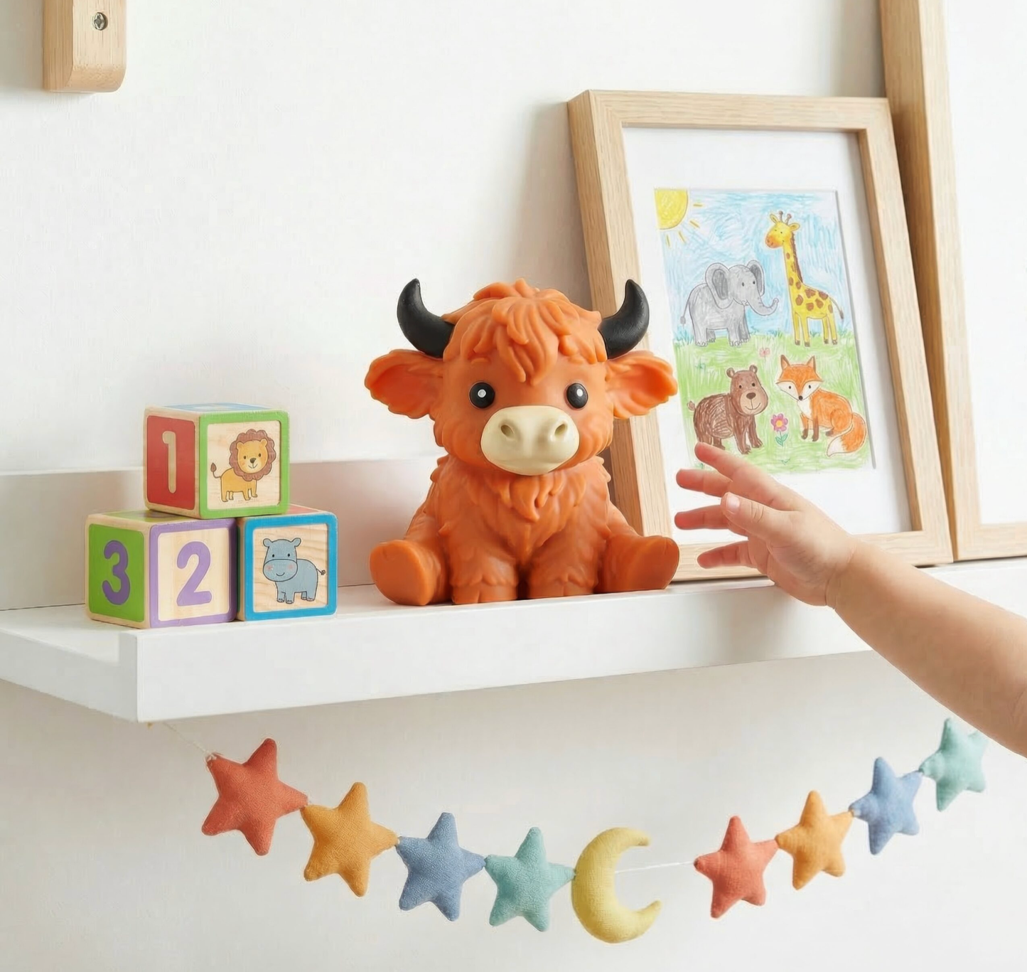 Giant Squeeze Highland Cow Toy (13cm x 9cm x 11.5cm)